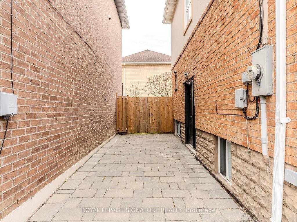 









33


Lockheed

Boulevard,
Toronto,




ON
M9P 2H7

