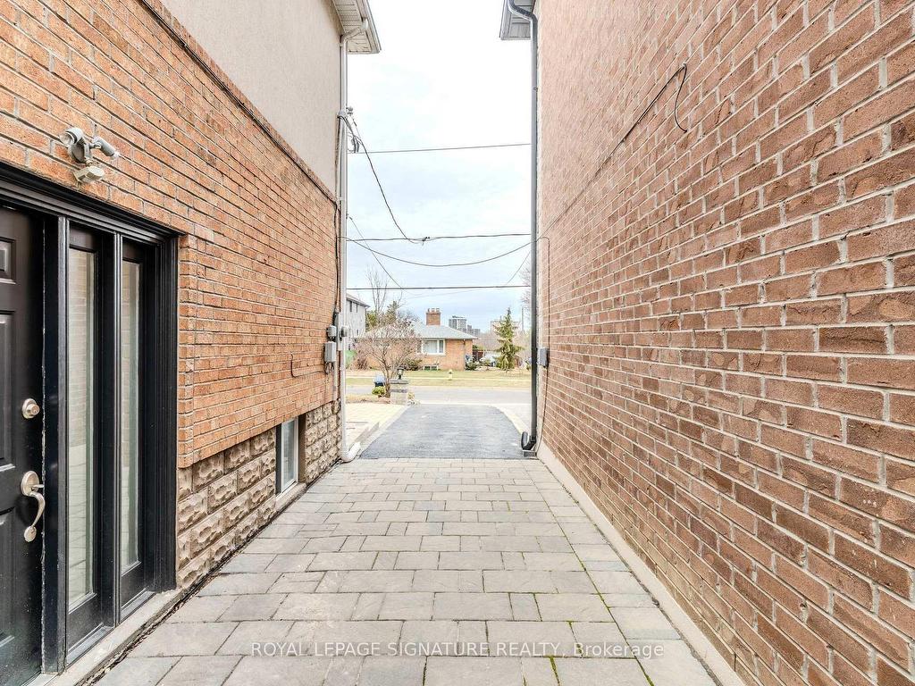 









33


Lockheed

Boulevard,
Toronto,




ON
M9P 2H7

