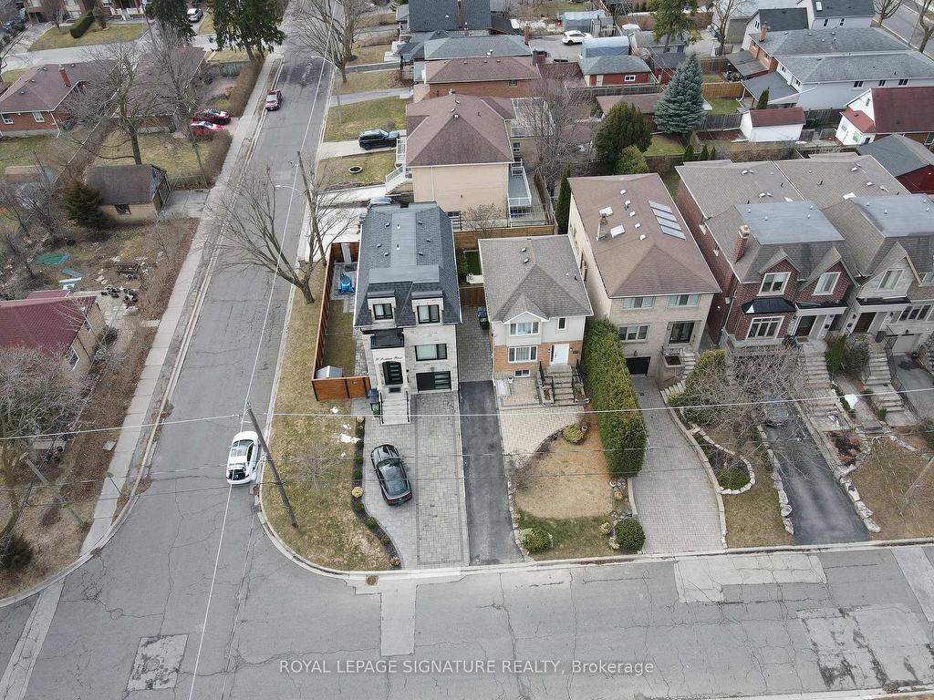 









33


Lockheed

Boulevard,
Toronto,




ON
M9P 2H7

