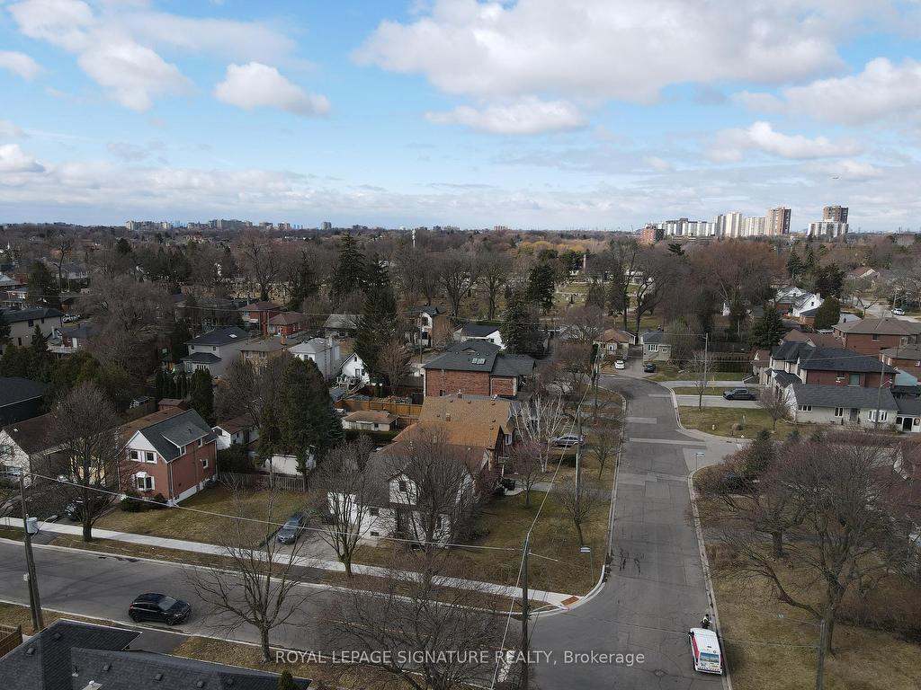 









33


Lockheed

Boulevard,
Toronto,




ON
M9P 2H7

