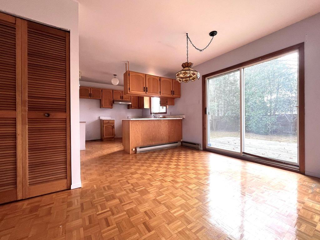 









3895


Rue de Landerneau

,
Trois-Rivières,




QC
G8Y3N8

