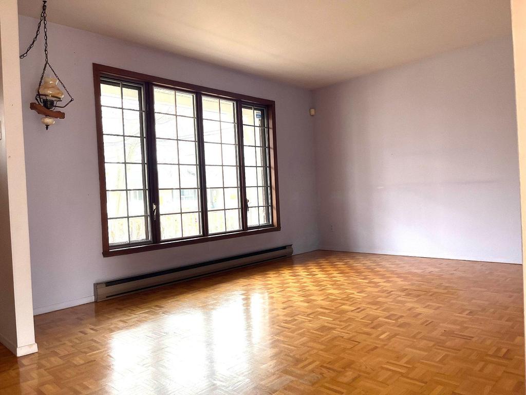 









3895


Rue de Landerneau

,
Trois-Rivières,




QC
G8Y3N8

