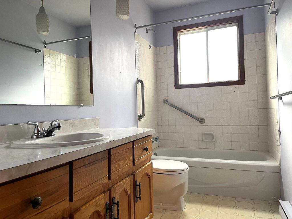 









3895


Rue de Landerneau

,
Trois-Rivières,




QC
G8Y3N8

