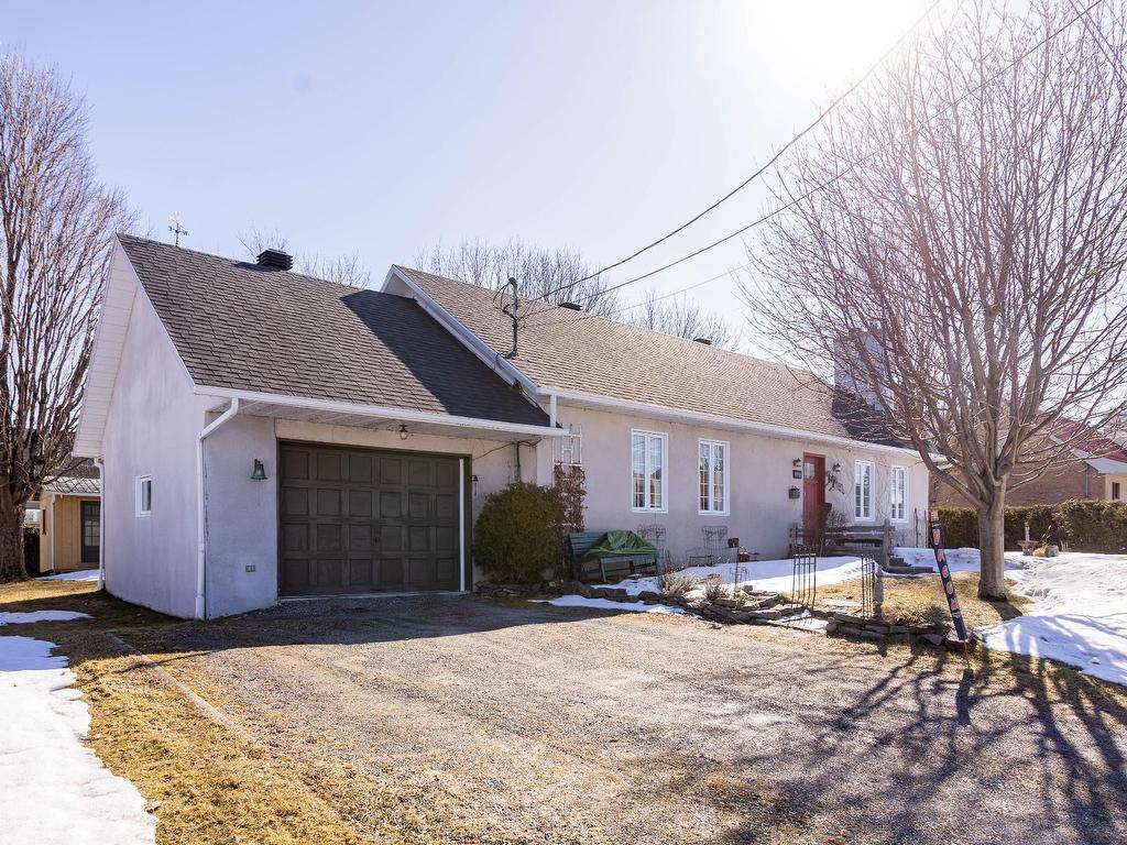 









2212


Av. Desaulniers

,
Shawinigan,




QC
G9N7N8

