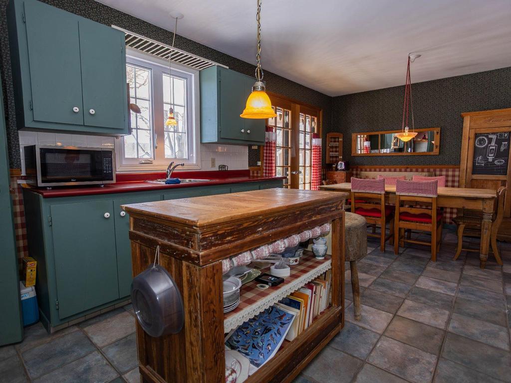 









2212


Av. Desaulniers

,
Shawinigan,




QC
G9N7N8

