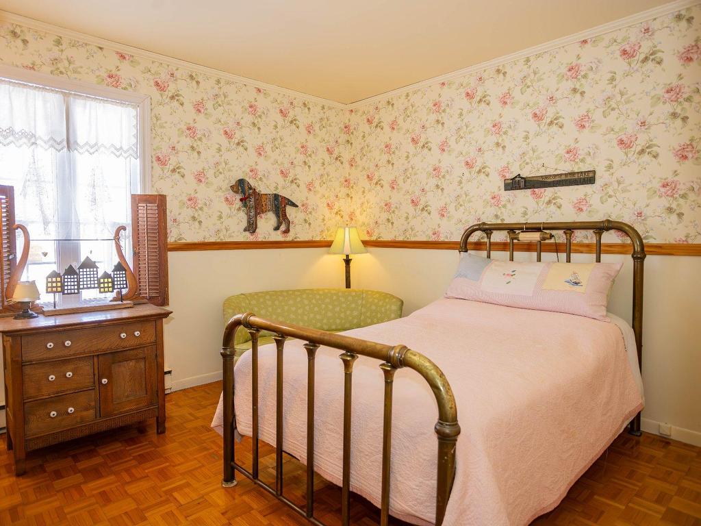 









2212


Av. Desaulniers

,
Shawinigan,




QC
G9N7N8

