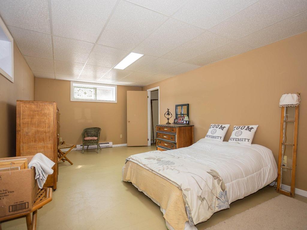 









2212


Av. Desaulniers

,
Shawinigan,




QC
G9N7N8

