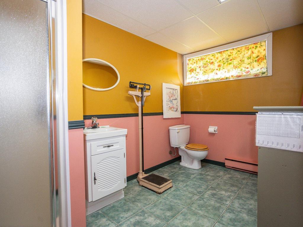 









2212


Av. Desaulniers

,
Shawinigan,




QC
G9N7N8

