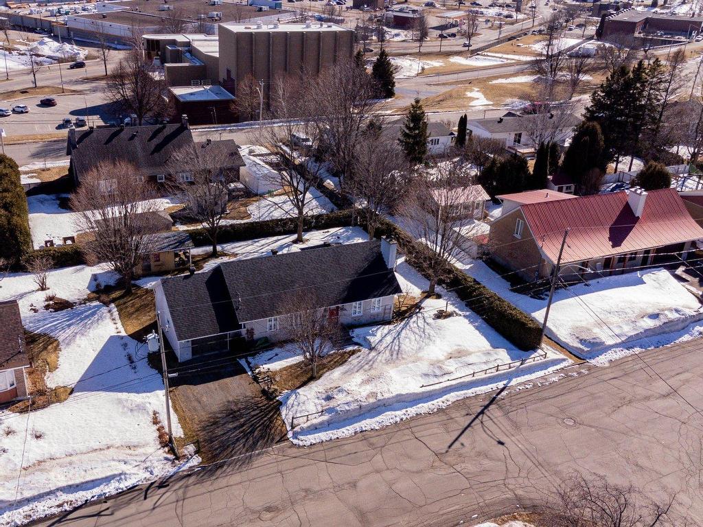









2212


Av. Desaulniers

,
Shawinigan,




QC
G9N7N8

