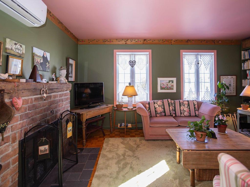 









2212


Av. Desaulniers

,
Shawinigan,




QC
G9N7N8

