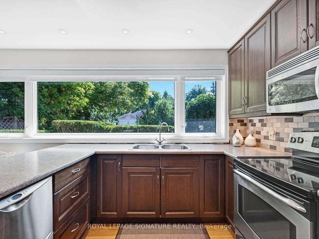 









30


Hi Mount

Drive,
Toronto,




ON
M2K 1X5

