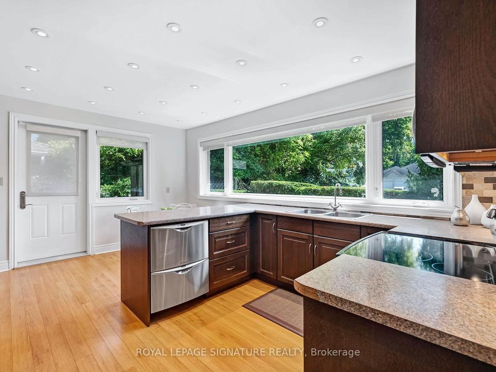 









30


Hi Mount

Drive,
Toronto,




ON
M2K 1X5

