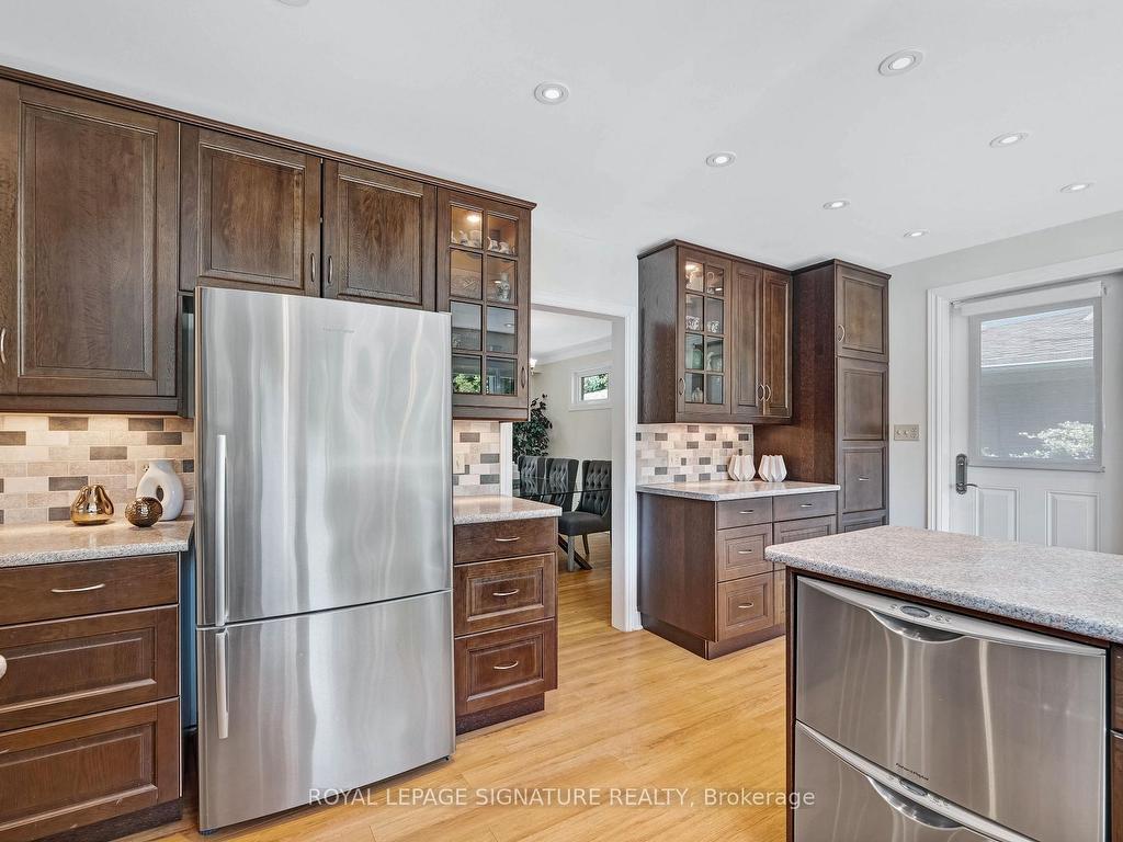 









30


Hi Mount

Drive,
Toronto,




ON
M2K 1X5

