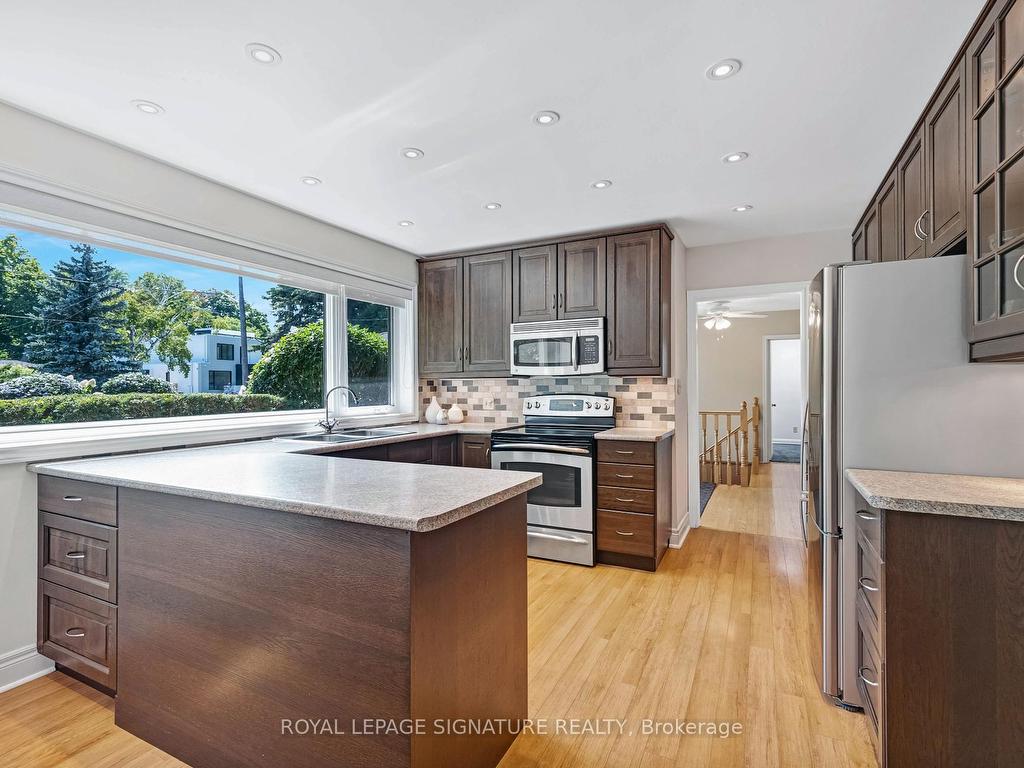 









30


Hi Mount

Drive,
Toronto,




ON
M2K 1X5

