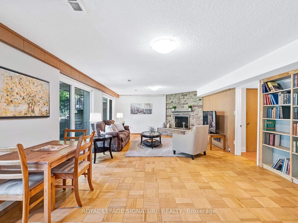 









30


Hi Mount

Drive,
Toronto,




ON
M2K 1X5

