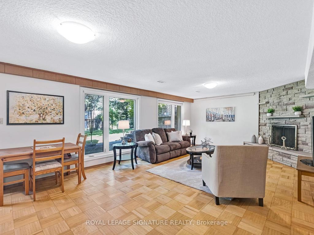 









30


Hi Mount

Drive,
Toronto,




ON
M2K 1X5

