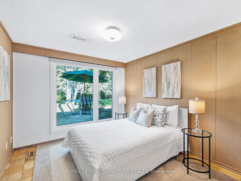 









30


Hi Mount

Drive,
Toronto,




ON
M2K 1X5

