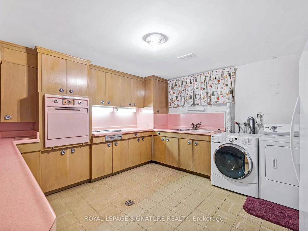 









30


Hi Mount

Drive,
Toronto,




ON
M2K 1X5

