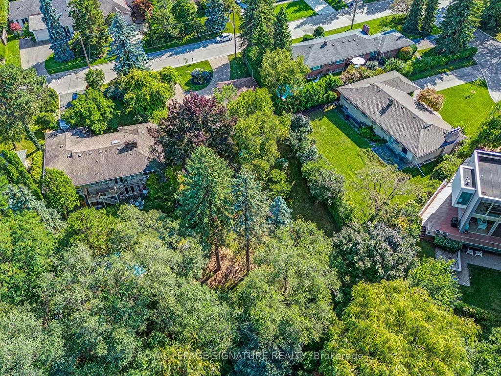 









30


Hi Mount

Drive,
Toronto,




ON
M2K 1X5

