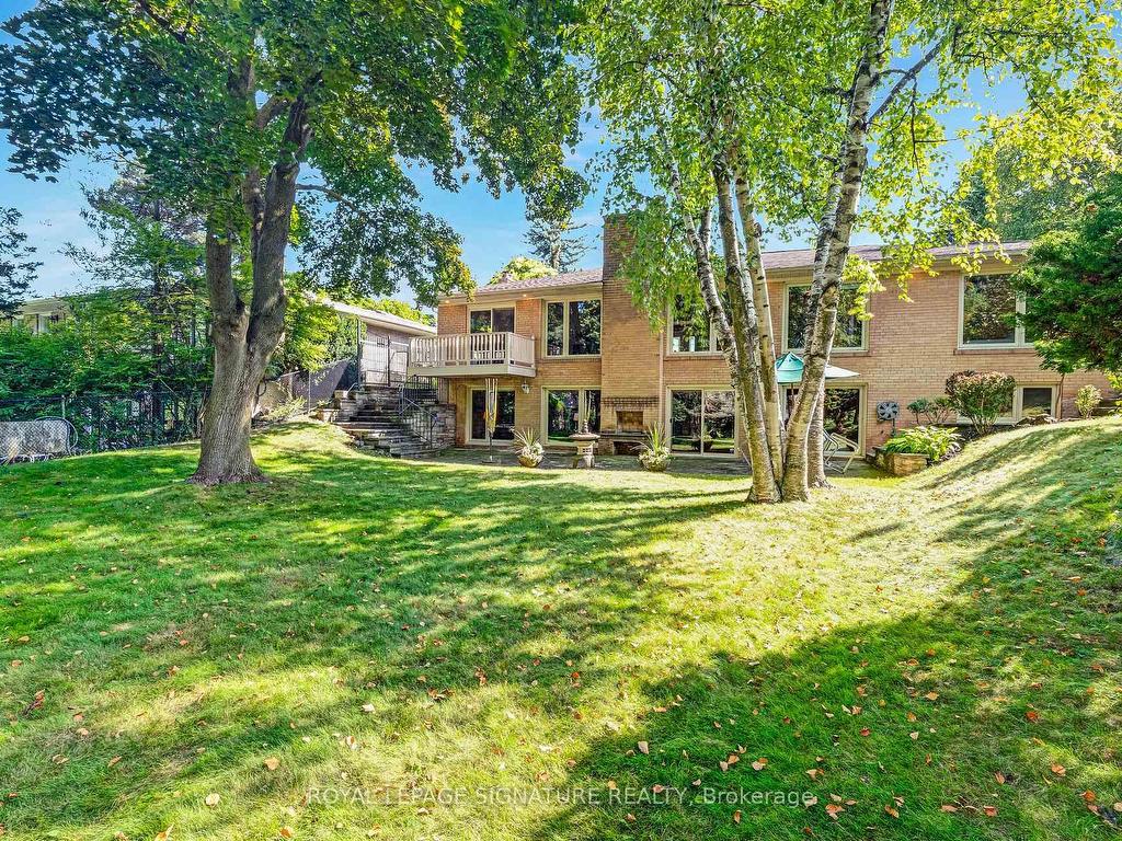 









30


Hi Mount

Drive,
Toronto,




ON
M2K 1X5

