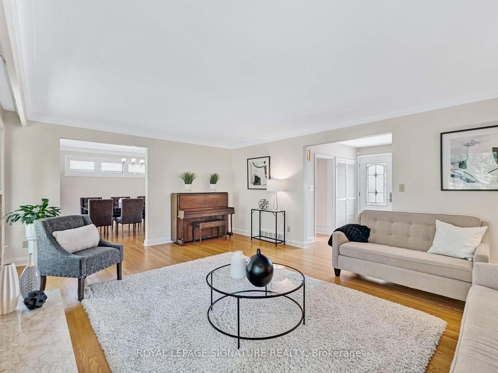 









30


Hi Mount

Drive,
Toronto,




ON
M2K 1X5

