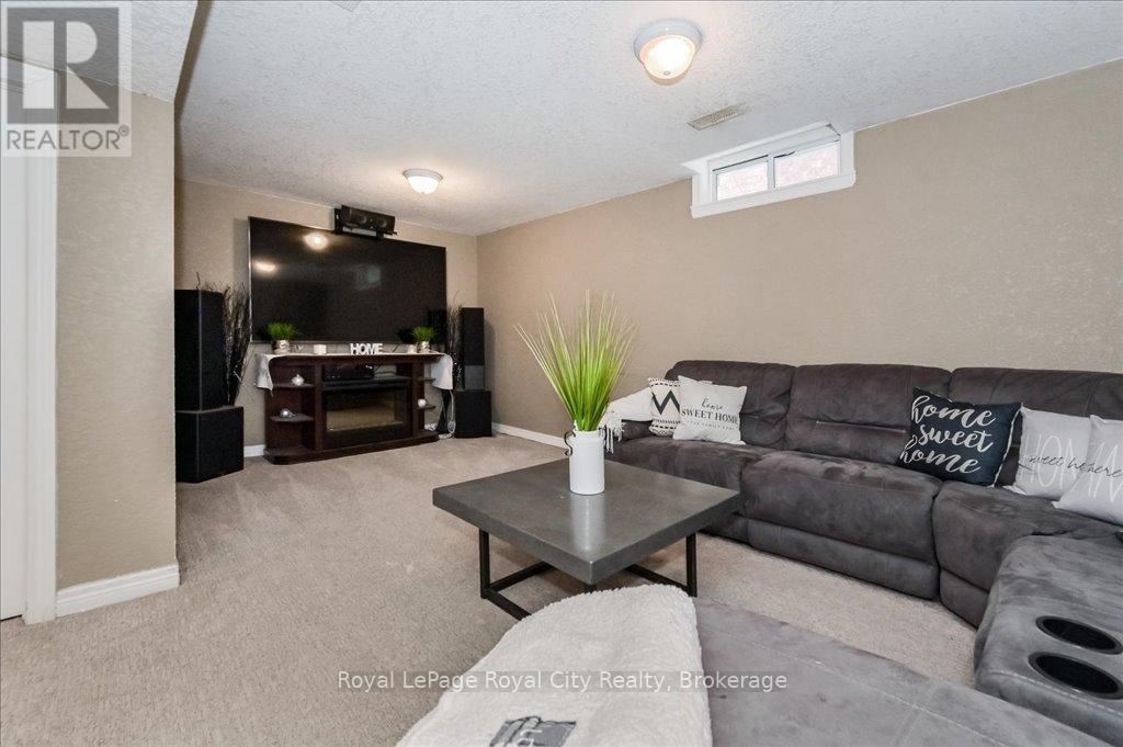 












164 TAIT CRESCENT

,
Centre Wellington (Fergus),




Ontario
N1M3P5

