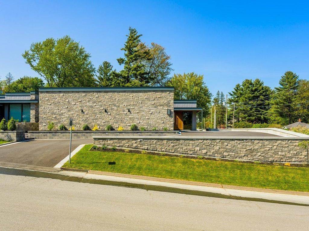 









609


Rue Roberge

,
Sherbrooke (Brompton/Rock Forest/Saint-Élie/Deauville),




QC
J1N1Y6

