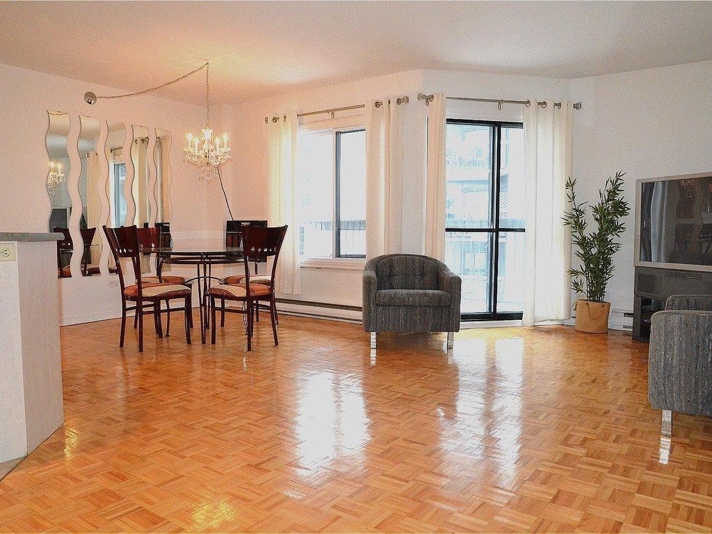 









3470


Rue Simpson

, 712,
Montréal (Ville-Marie),




QC
H3G2J5

