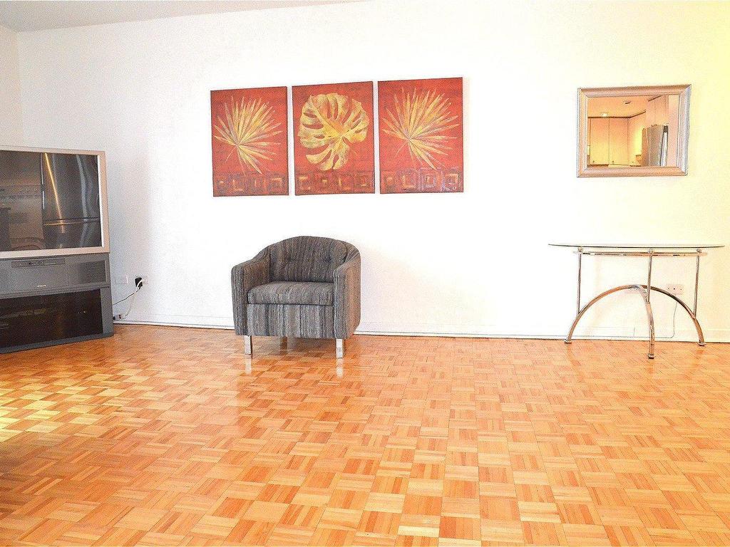 









3470


Rue Simpson

, 712,
Montréal (Ville-Marie),




QC
H3G2J5

