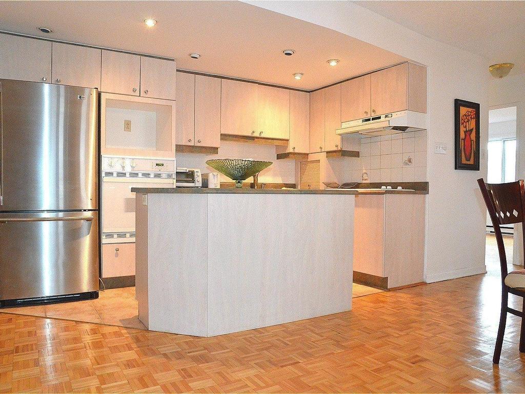 









3470


Rue Simpson

, 712,
Montréal (Ville-Marie),




QC
H3G2J5

