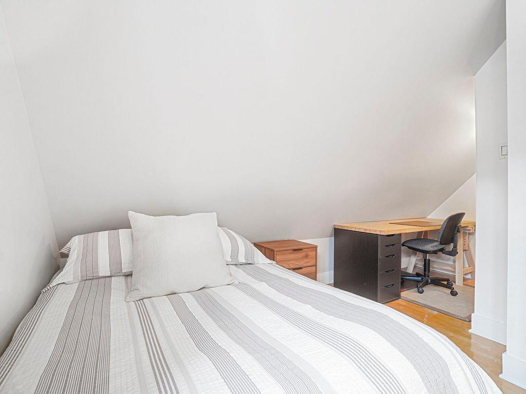 









6613


30e Avenue

,
Montréal (Rosemont/La Petite-Patrie),




QC
H1T3G5


