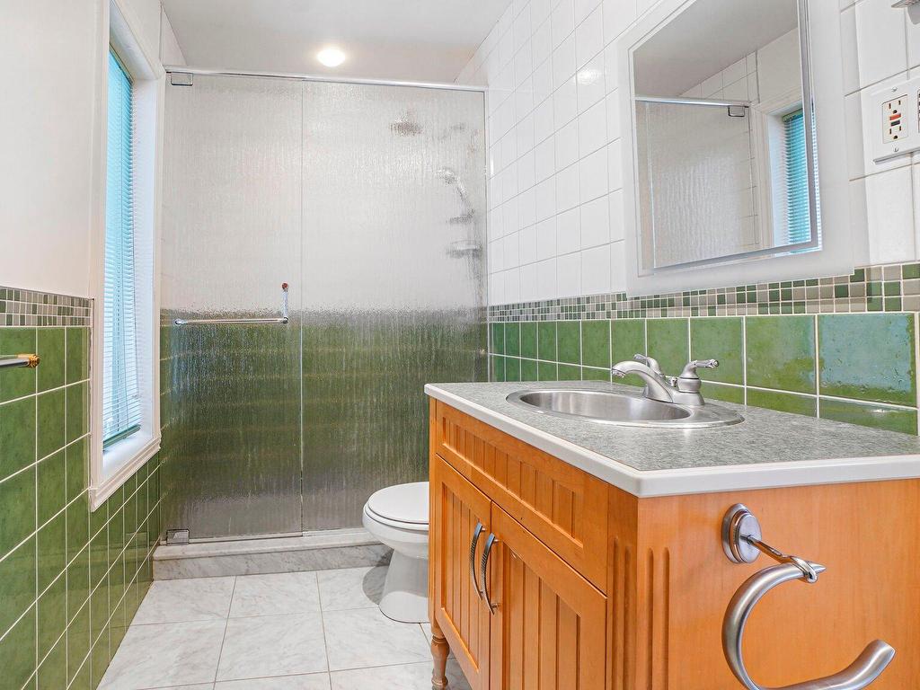 









6613


30e Avenue

,
Montréal (Rosemont/La Petite-Patrie),




QC
H1T3G5


