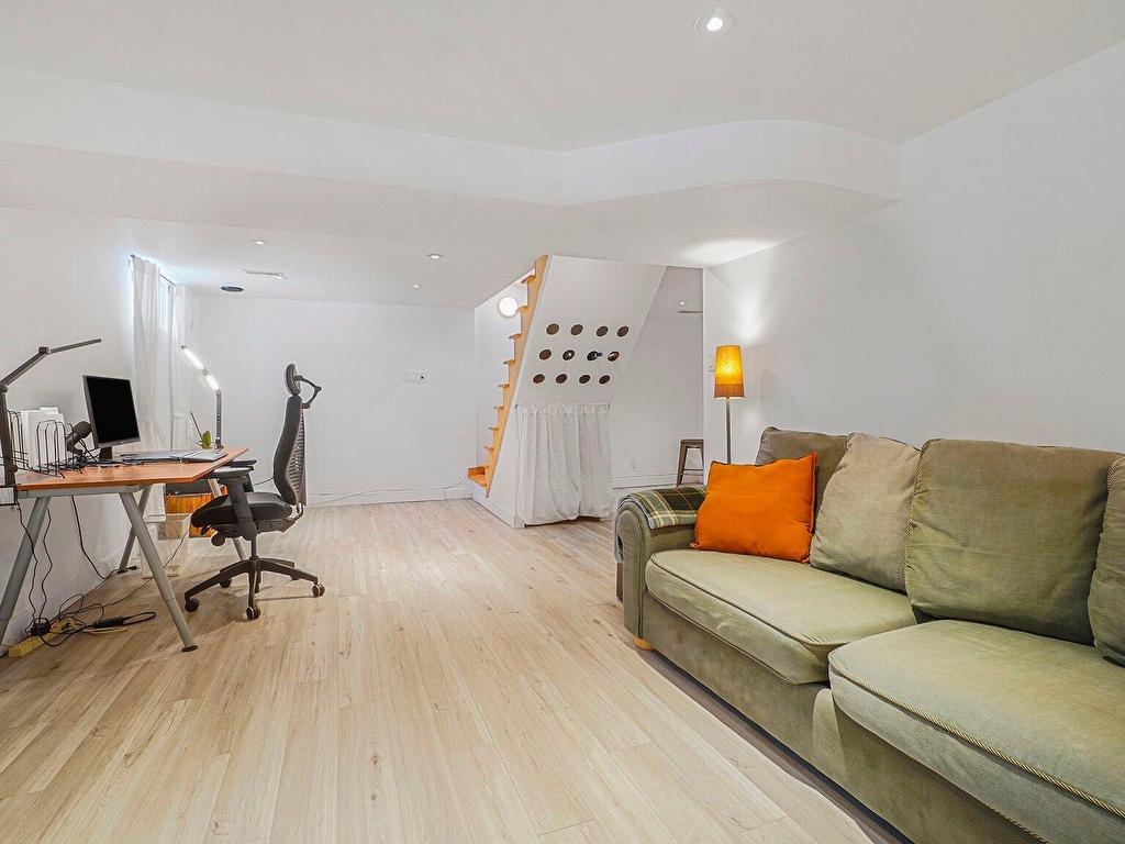 









6613


30e Avenue

,
Montréal (Rosemont/La Petite-Patrie),




QC
H1T3G5

