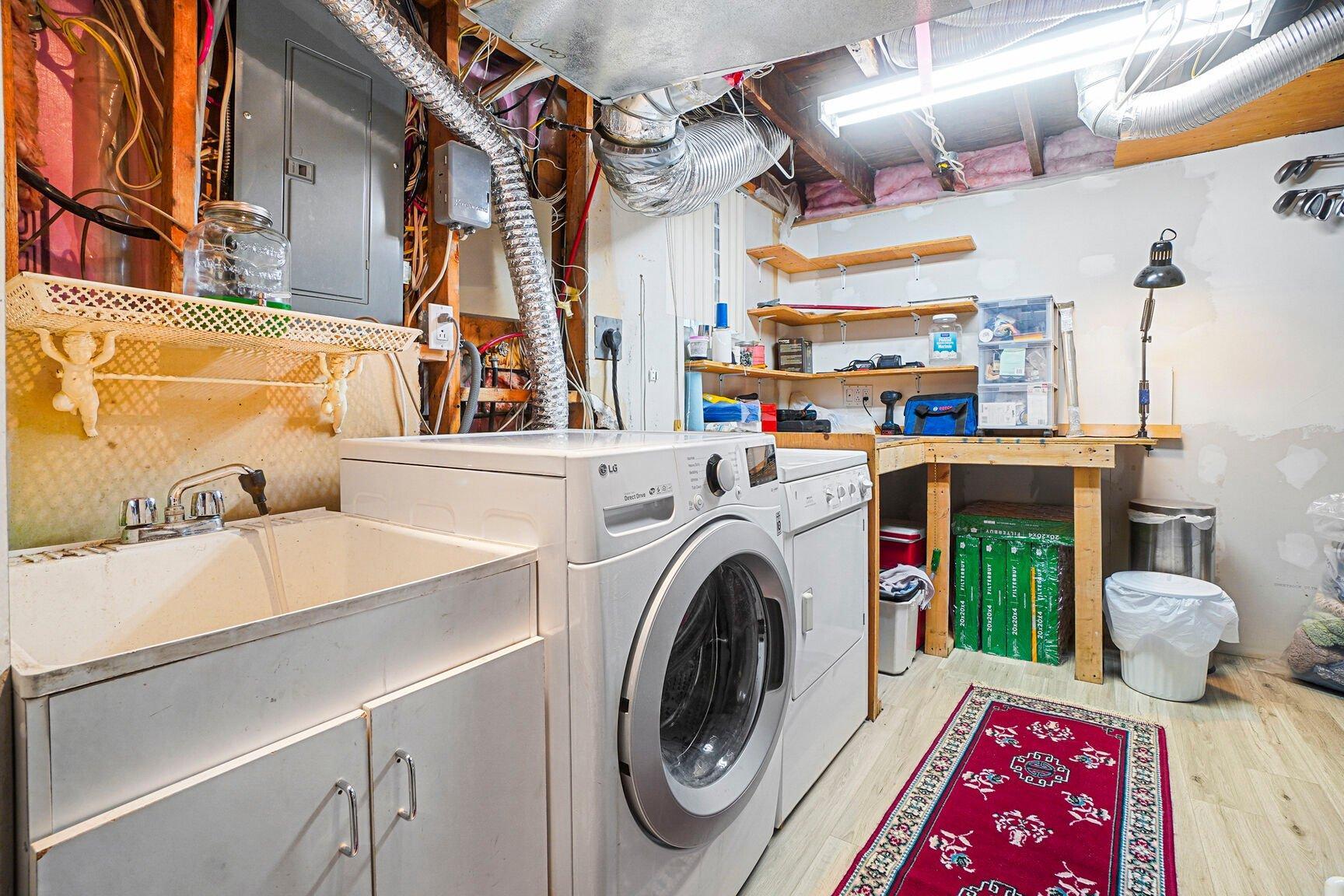 









6613


30e Avenue

,
Montréal (Rosemont/La Petite-Patrie),




QC
H1T3G5

