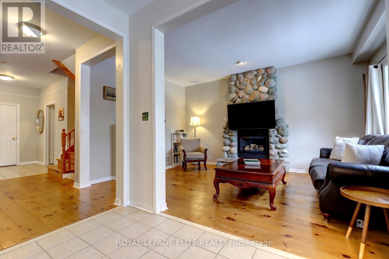 












2342 WOODRIDGE WAY

,
Oakville,




Ontario
L6H6S3

