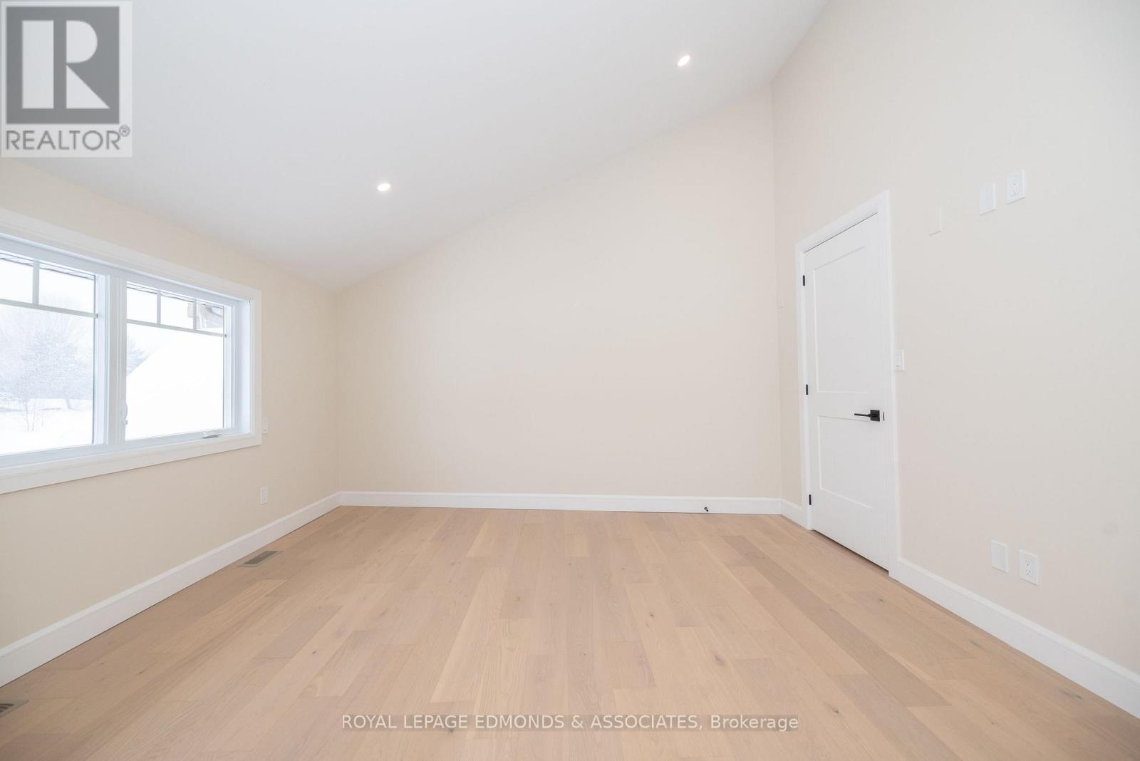 












14 FAIRWAY DRIVE N

,
Petawawa,




Ontario
K8A8N2

