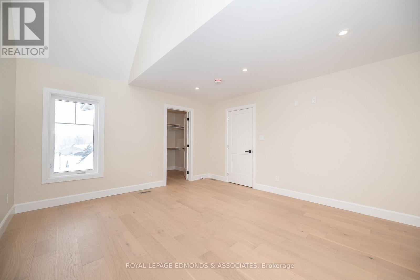 












14 FAIRWAY DRIVE N

,
Petawawa,




Ontario
K8A8N2

