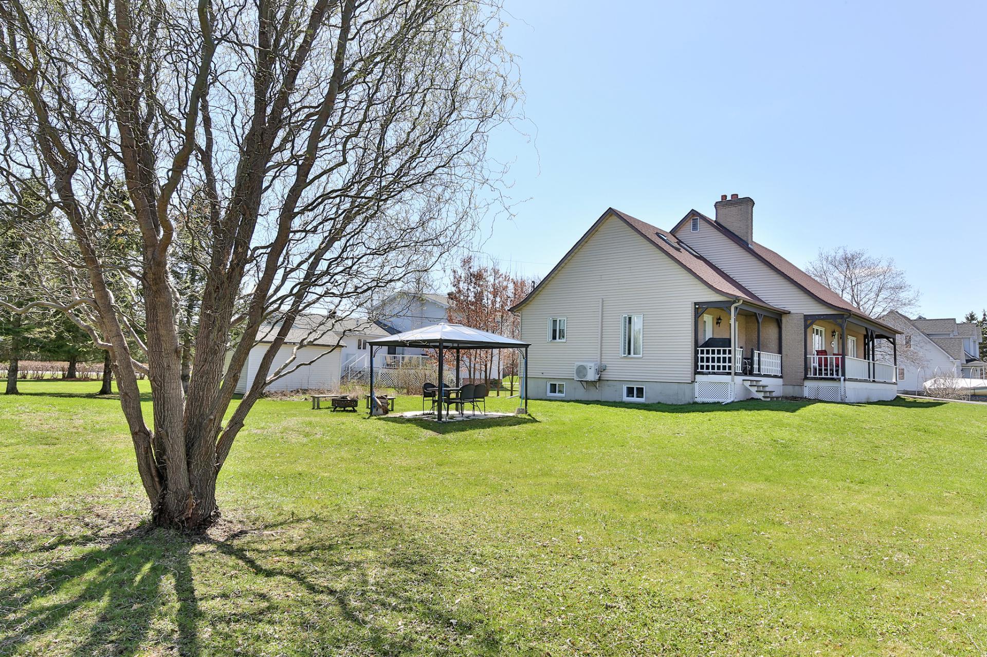 









4451


Rue René-Dumas

,
Carignan,




QC
J3L4A7

