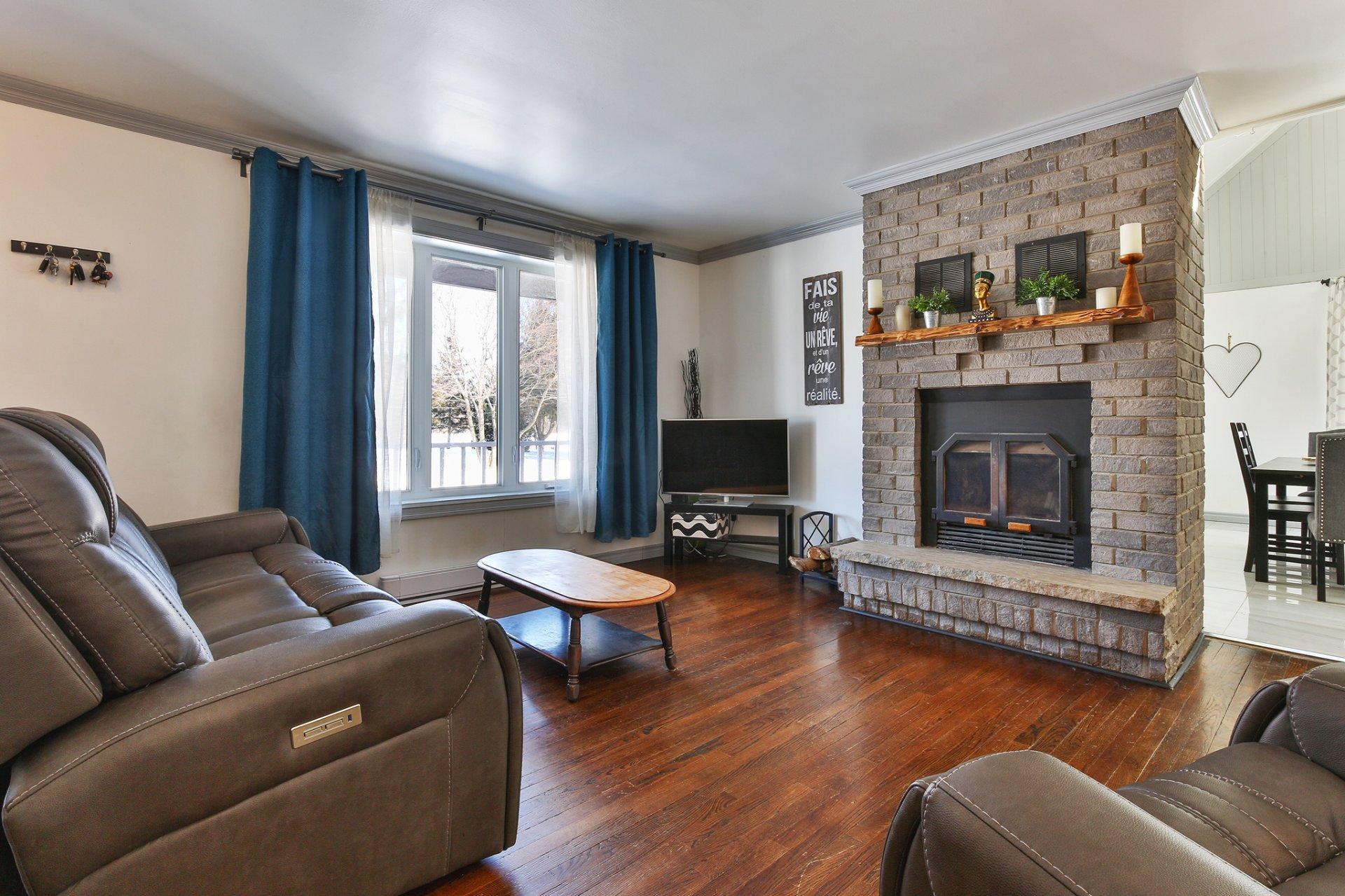 









4451


Rue René-Dumas

,
Carignan,




QC
J3L4A7

