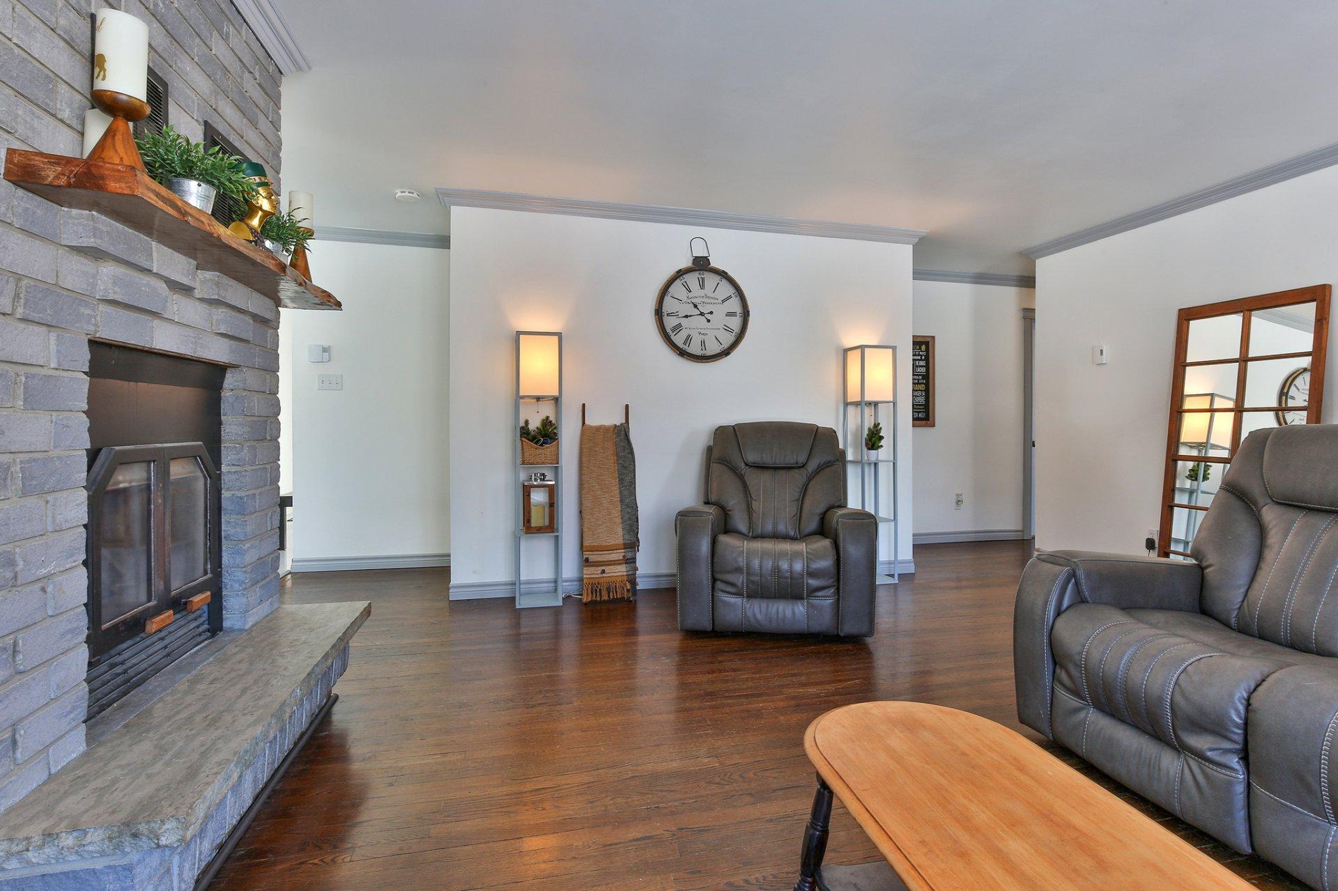 









4451


Rue René-Dumas

,
Carignan,




QC
J3L4A7


