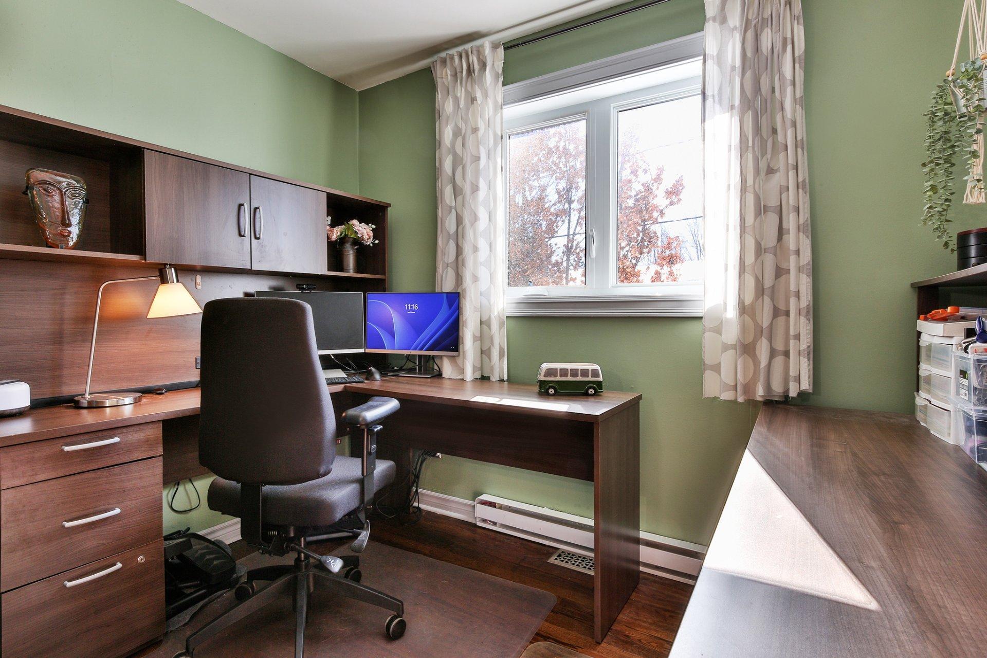 









4451


Rue René-Dumas

,
Carignan,




QC
J3L4A7

