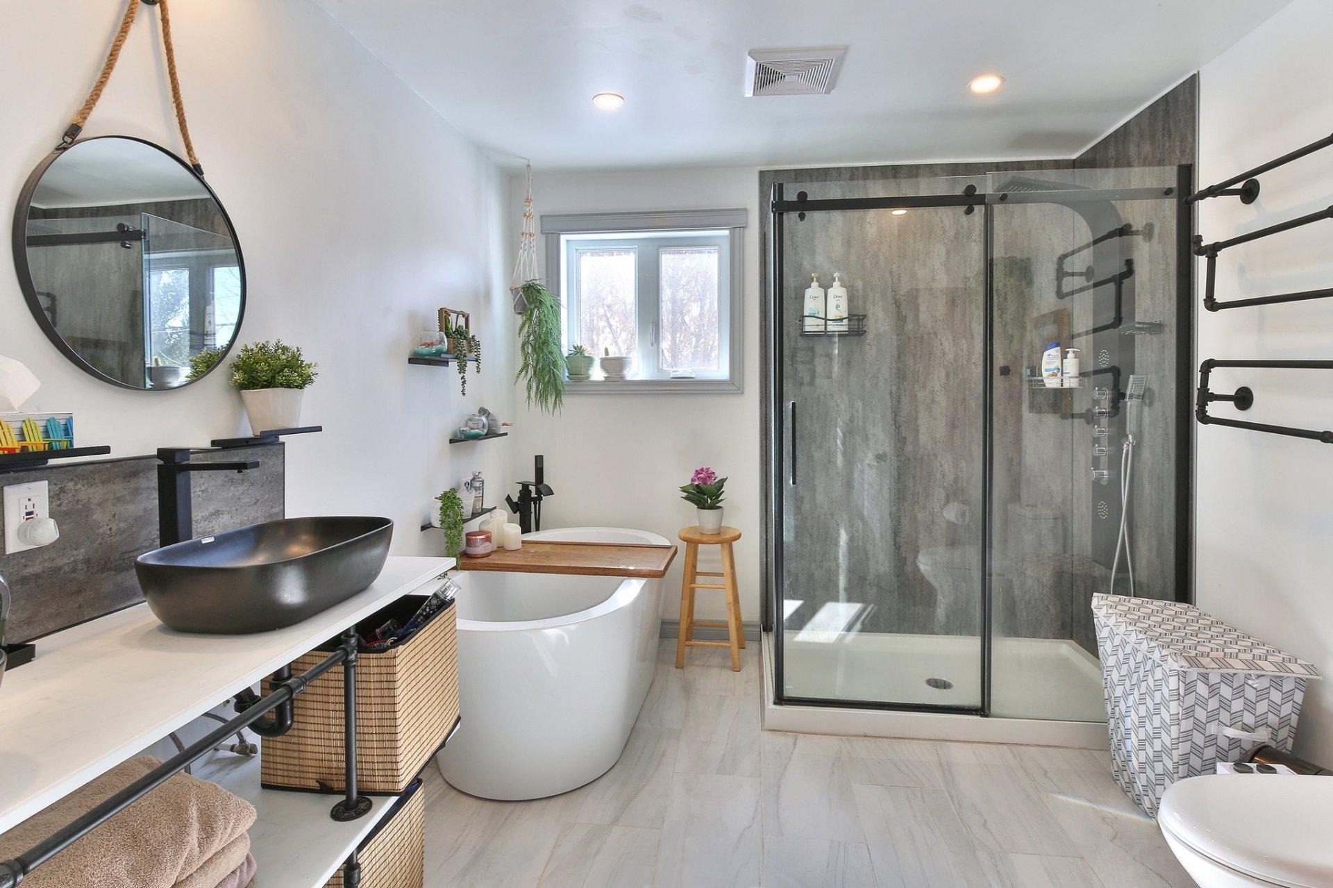 









4451


Rue René-Dumas

,
Carignan,




QC
J3L4A7

