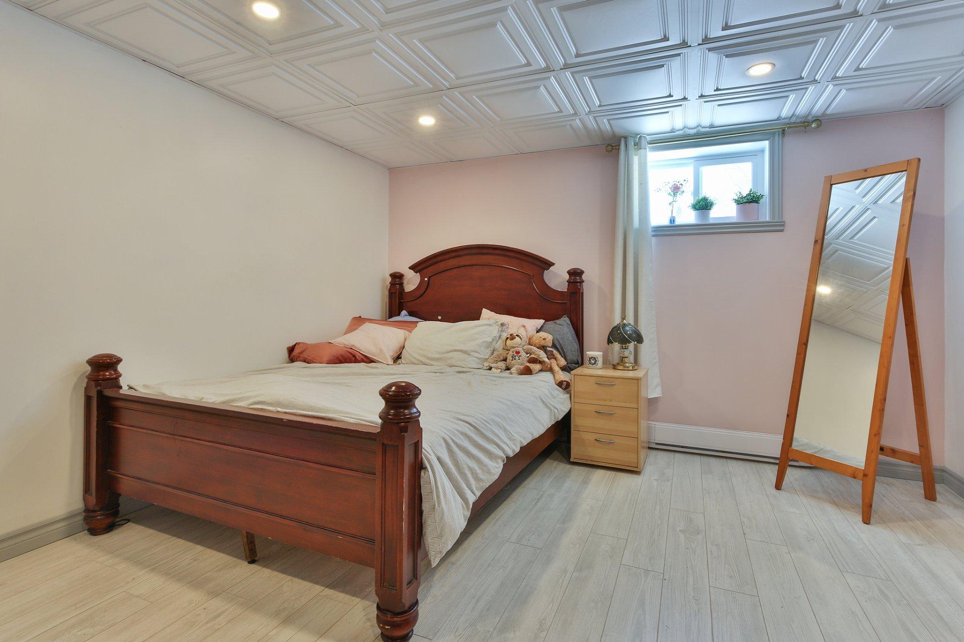 









4451


Rue René-Dumas

,
Carignan,




QC
J3L4A7

