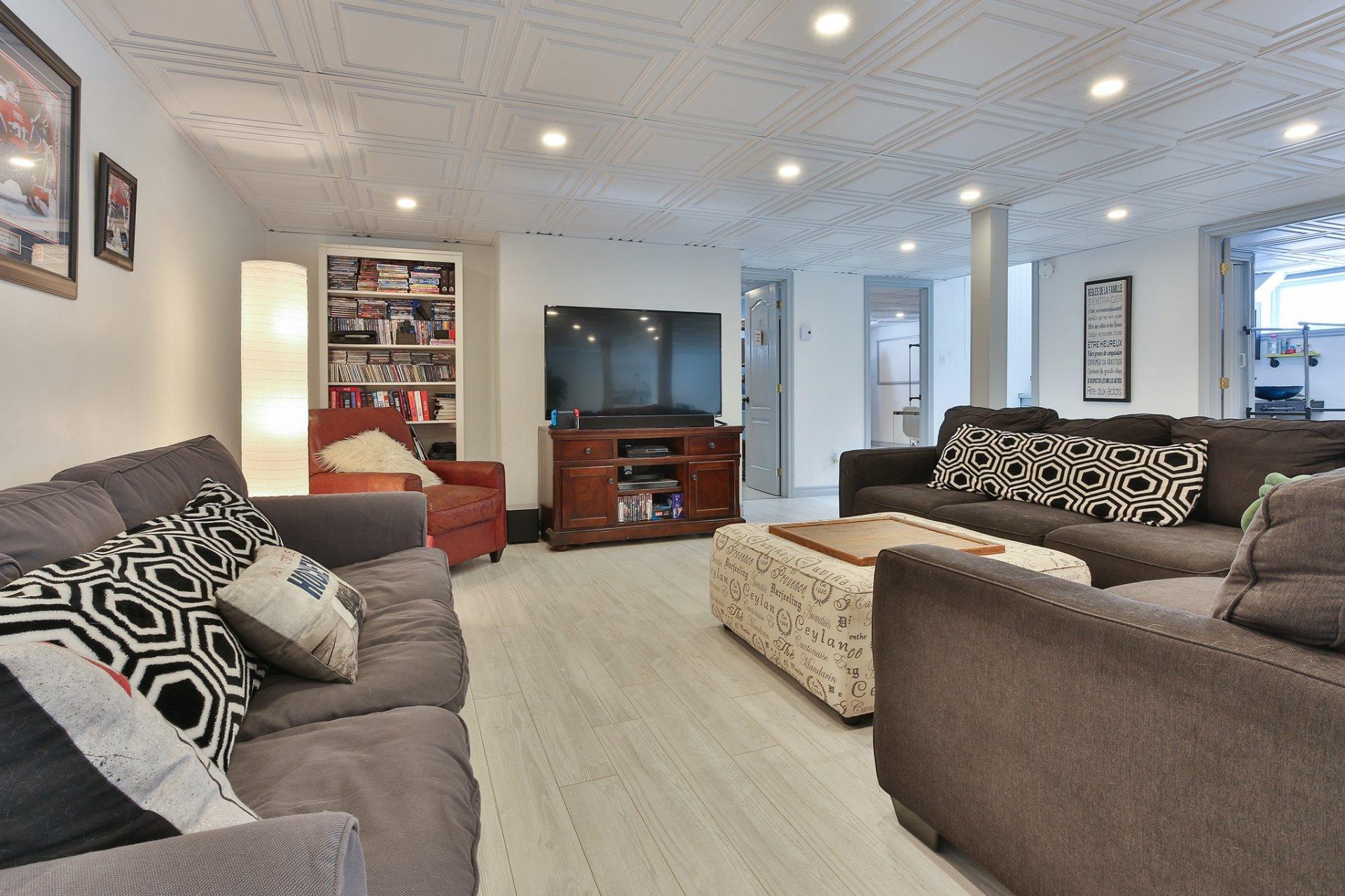 









4451


Rue René-Dumas

,
Carignan,




QC
J3L4A7

