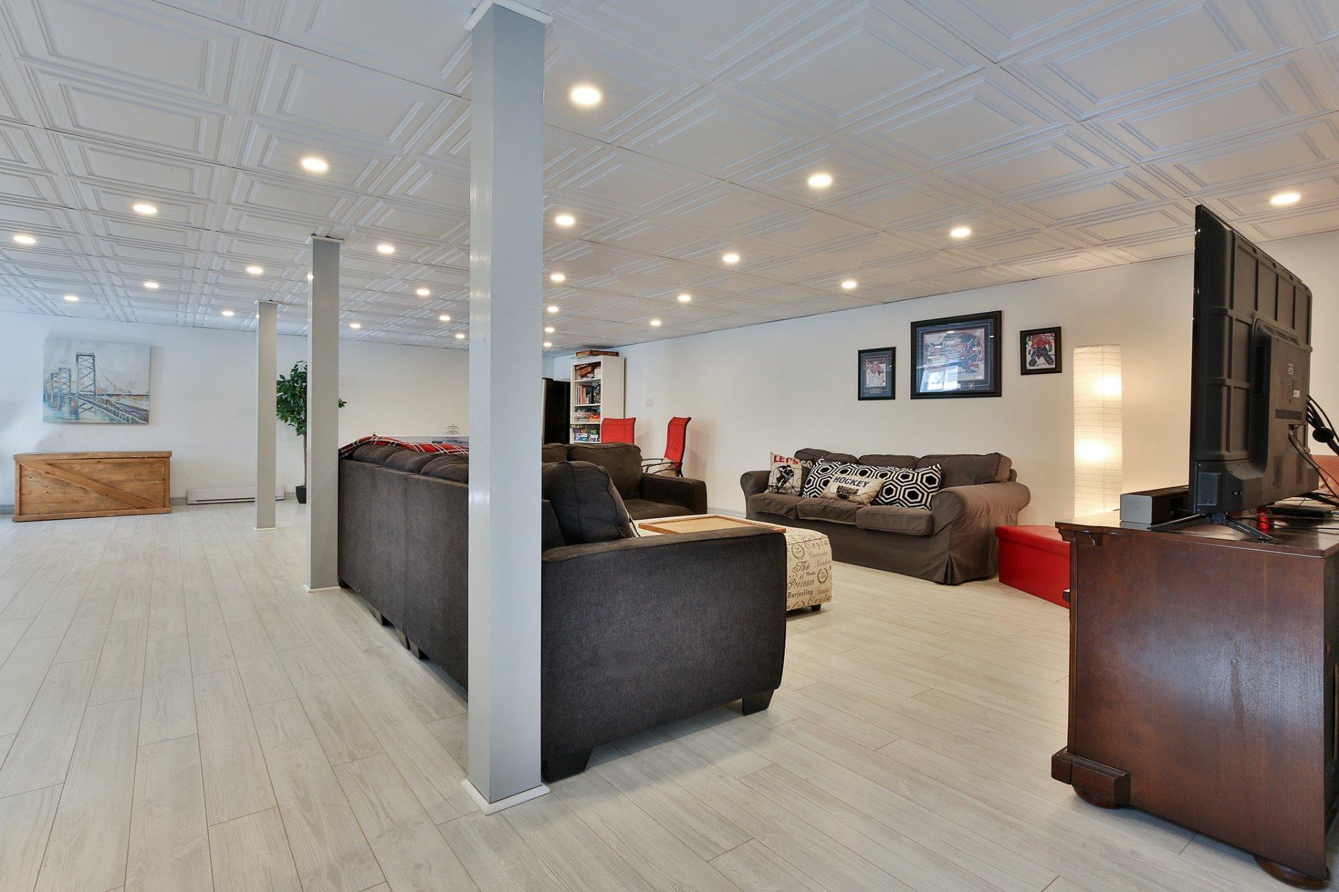 









4451


Rue René-Dumas

,
Carignan,




QC
J3L4A7

