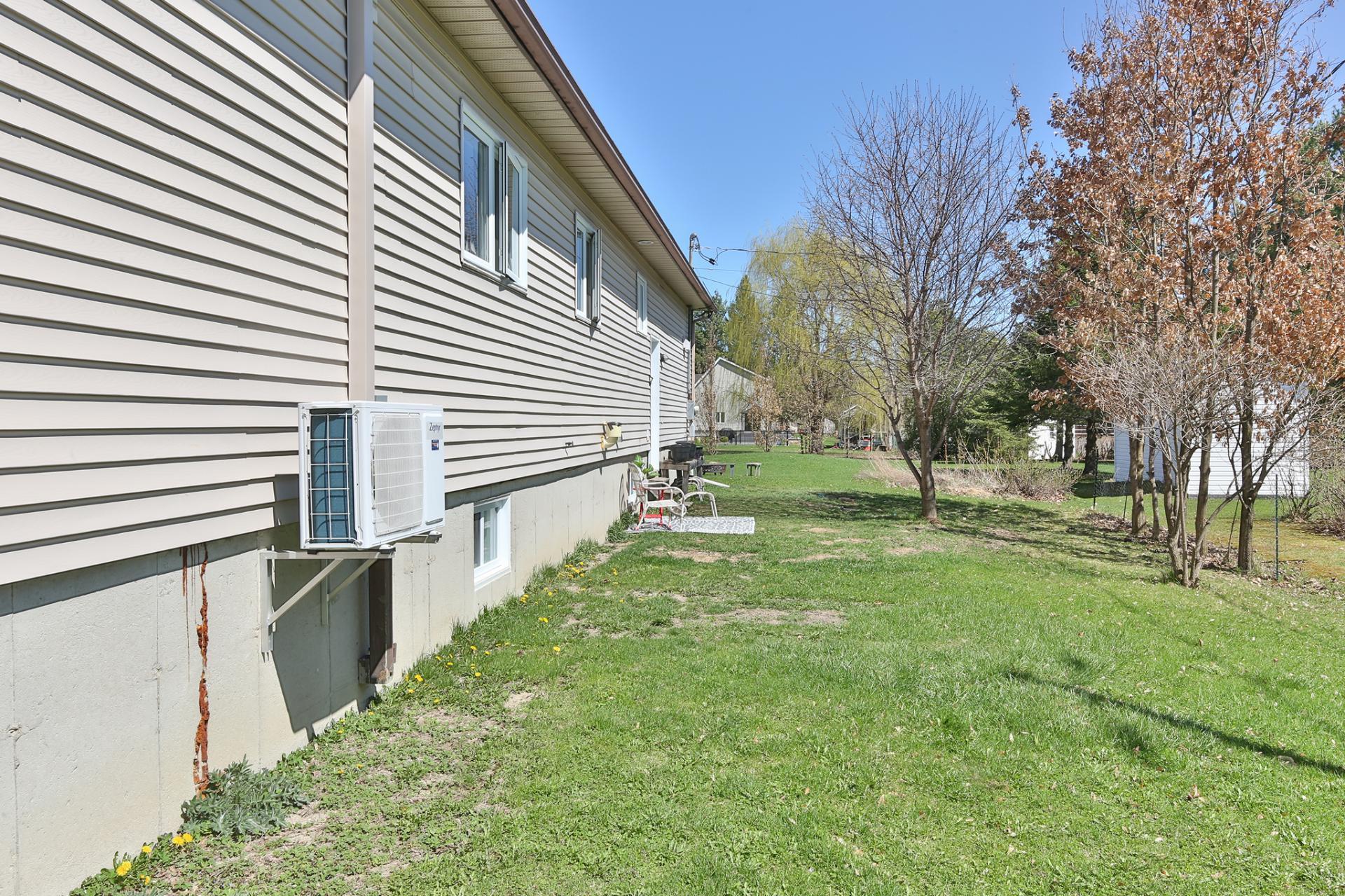 









4451


Rue René-Dumas

,
Carignan,




QC
J3L4A7


