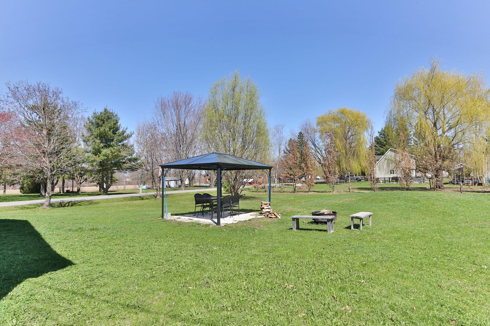 









4451


Rue René-Dumas

,
Carignan,




QC
J3L4A7

