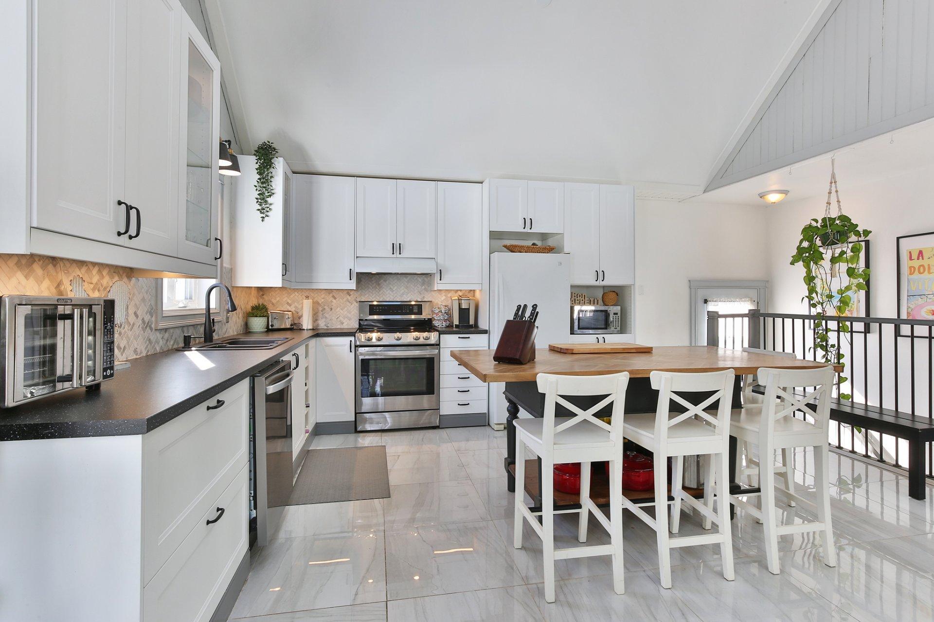 









4451


Rue René-Dumas

,
Carignan,




QC
J3L4A7

