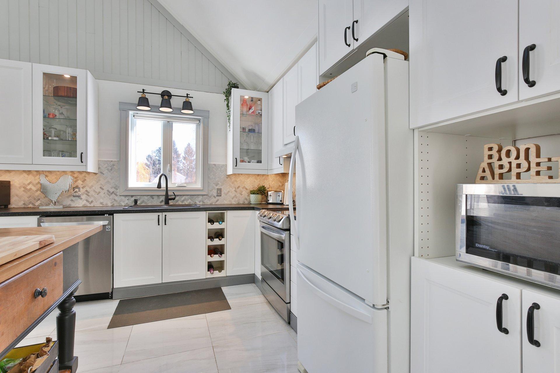 









4451


Rue René-Dumas

,
Carignan,




QC
J3L4A7

