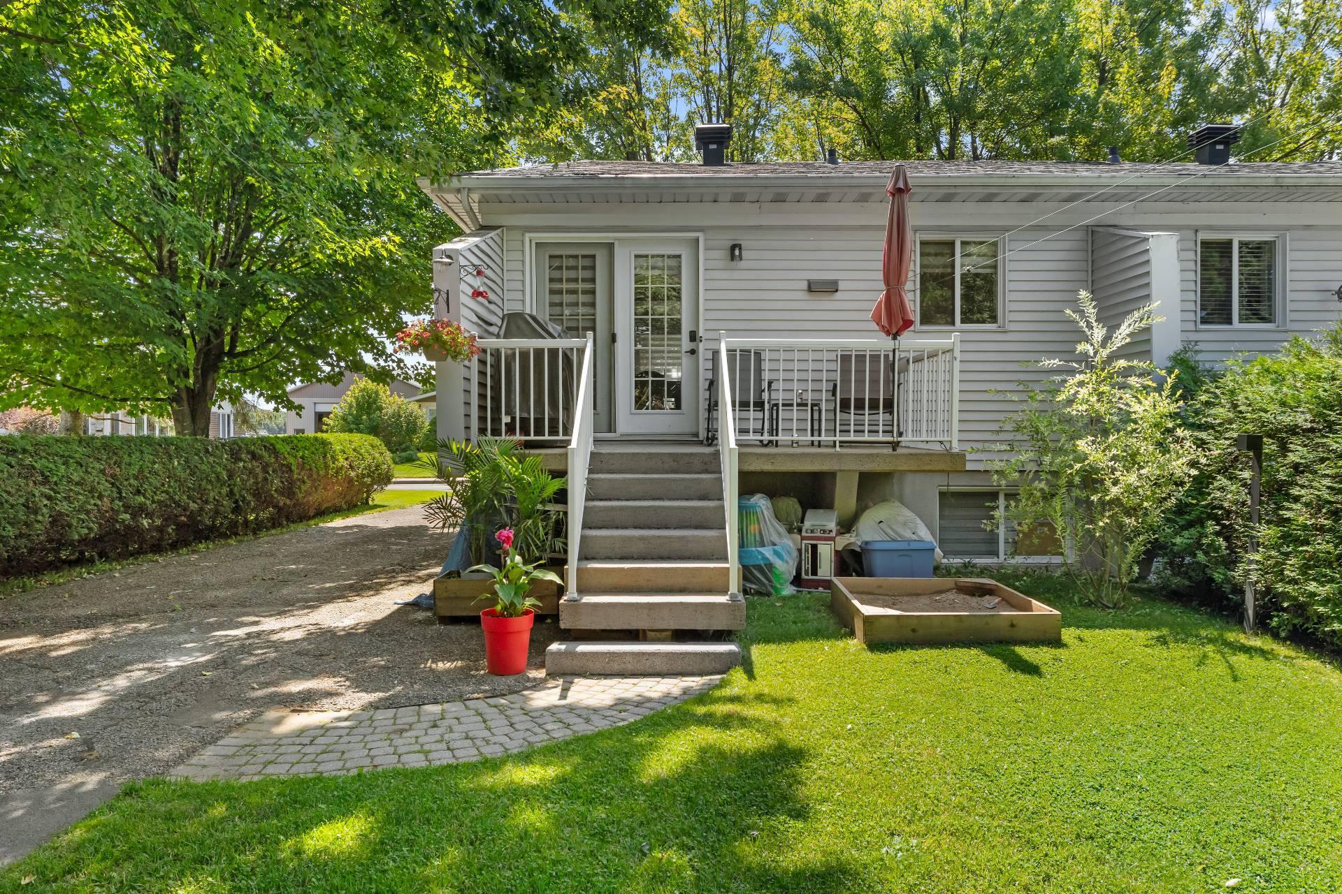 









1012


Rue Principale

,
Saint-Agapit,




QC
G0S1Z0

